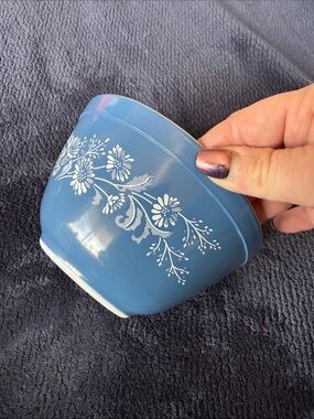 vintage Pyrex Colonial Mist blue mixing bowl 401 (750ml opal milk glass